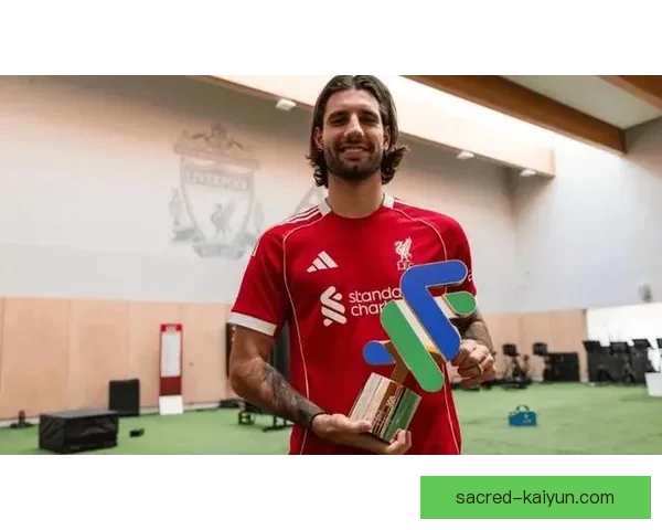 索博斯洛伊在利物浦中场表现稳健，状态持续提升引发关注