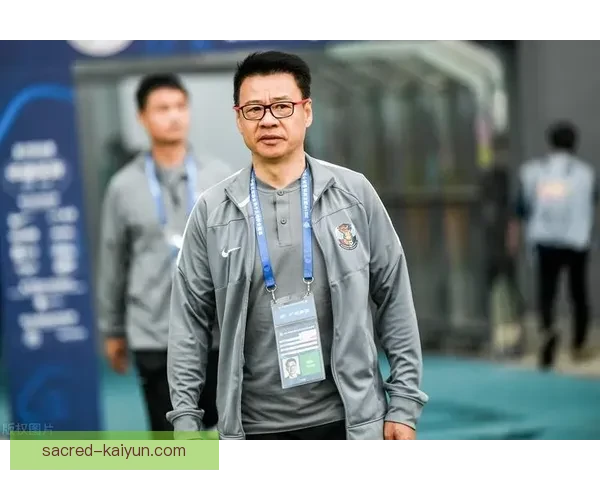 克鲁伊夫球队执行标准渐趋明确，表现稳健的战术体系备受关注